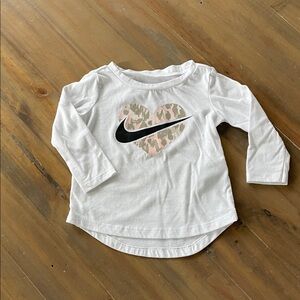 🌻5/$15🌻 Nike White Long Sleeve Shirt